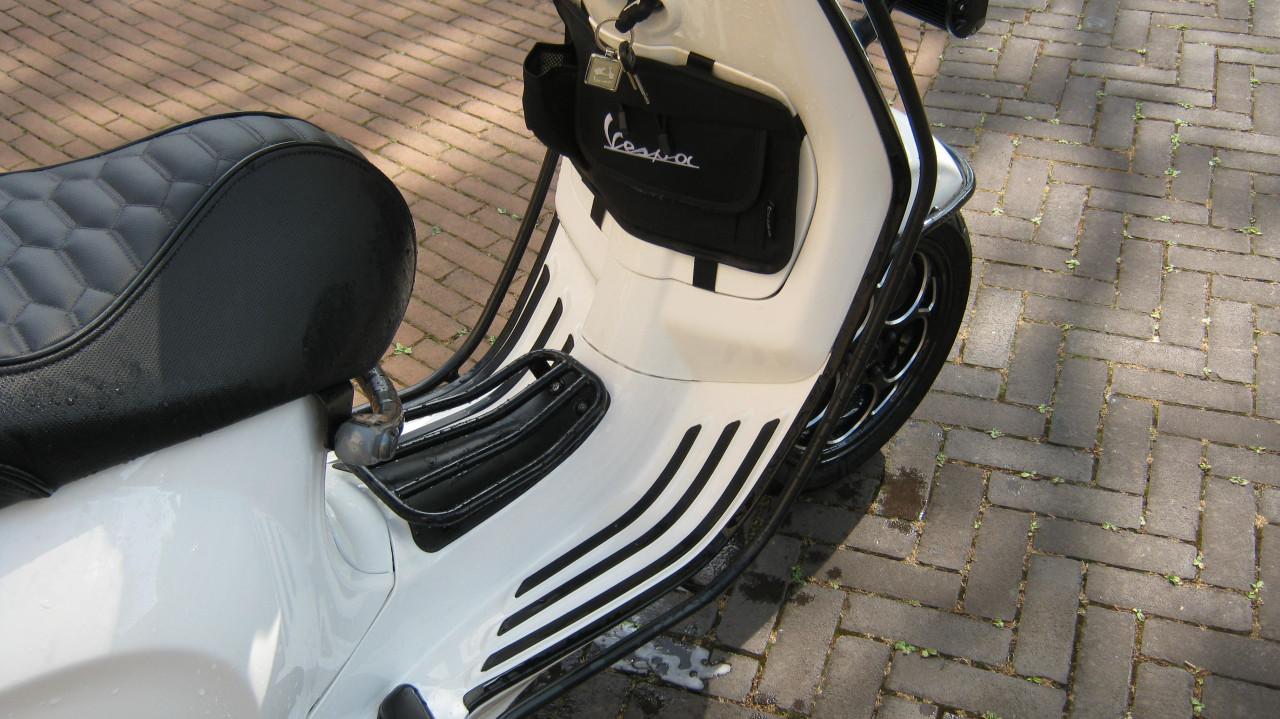 TE KOOP VESPA SPRINT IGET UIT NOVEMBER 2021  VOOR 2950 EURO