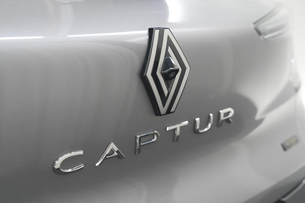 Renault Captur 1.8 e-tech full hybrid 160 techno | pack winter | adaptieve 