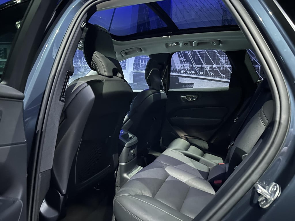 Volvo XC60 2.0 t6 plug-in hybrid awd plus dark *pano*hksound*leder*memory*