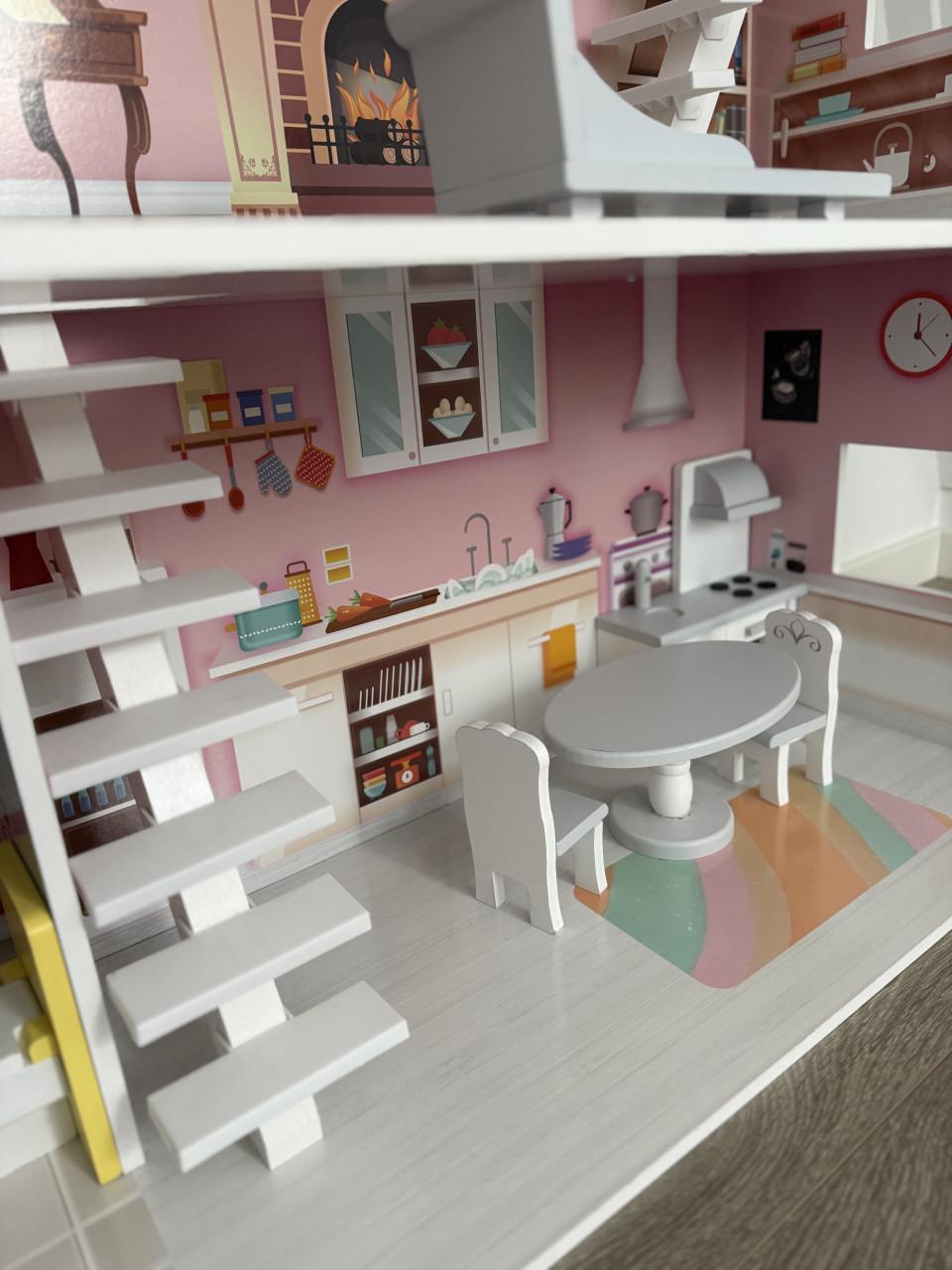 Poppenhuis met meubeltjes