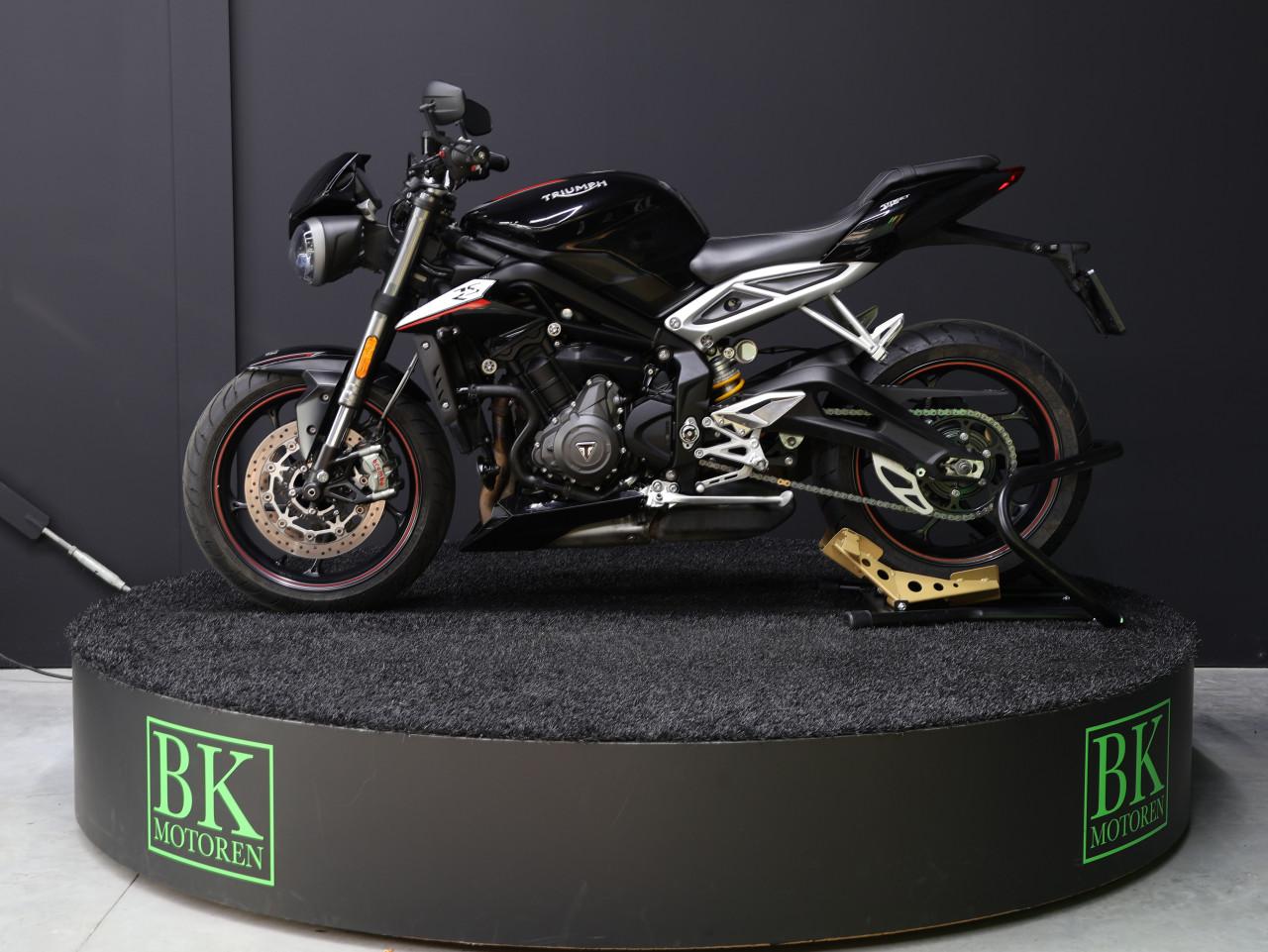 STREET TRIPLE RS | Phantom Black