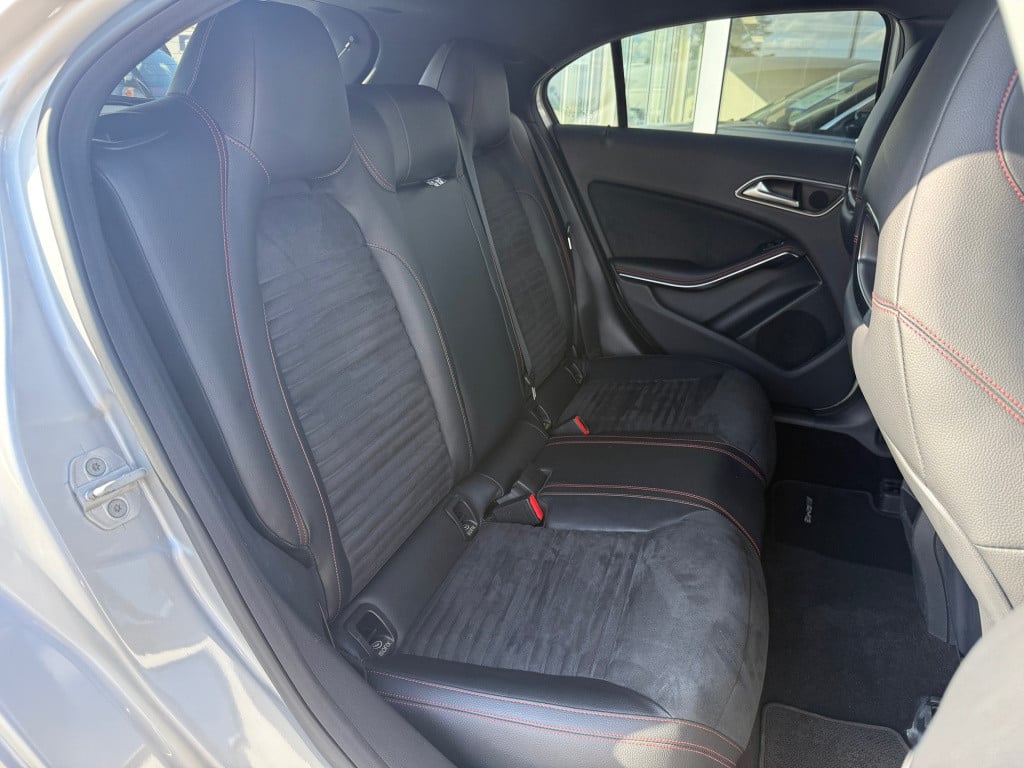 Mercedes-Benz A-Klasse 180 ambition amg