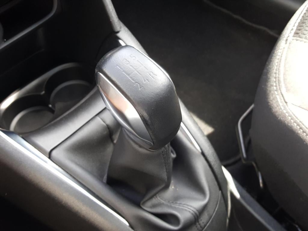 Peugeot 208 blue l. allure 1.5 bluehdi-100pk apple carplay & android auto |