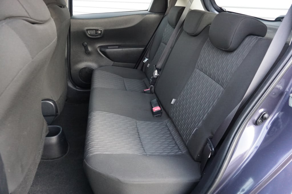 Toyota Yaris 1.0 vvt-i now airco / elektr. ramen / nap