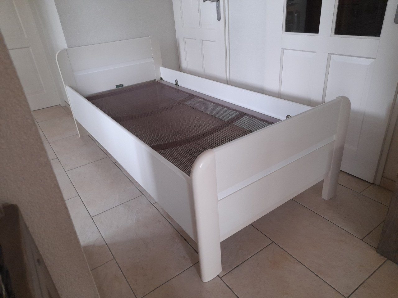 1 Persoons bed 90 x 200 met auping spiraal bodem (in goede staat )