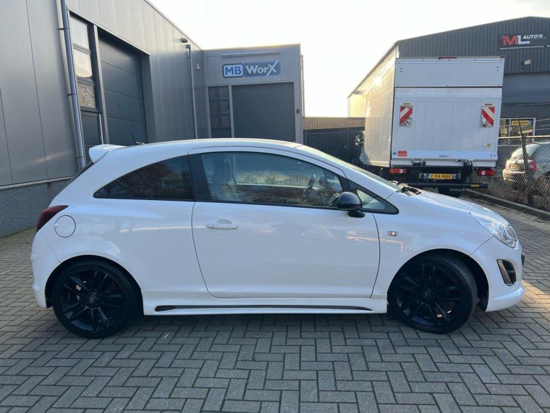 Opel Corsa 1.4-16V Black On White Vol Jaar Apk