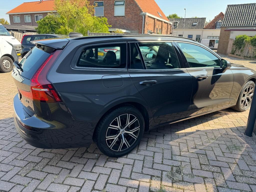 Volvo V60 2.0 b4 essential edition