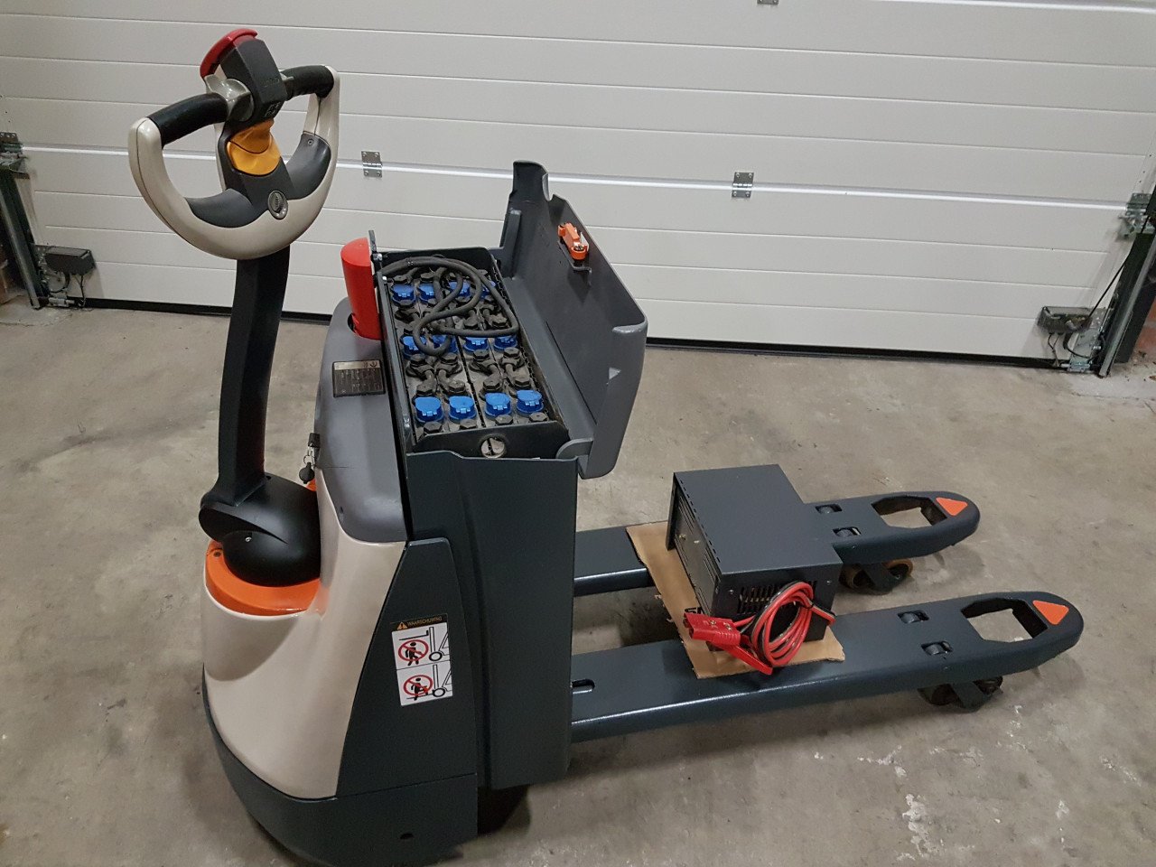 Elektrische pompkar / pompwagen.
