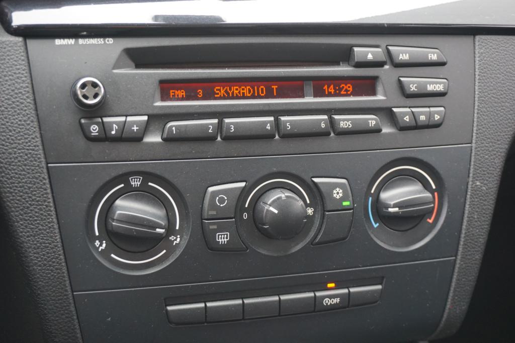 BMW 1 Serie 116i airco / elektr. ramen / parkeers. / lm velgen / apk t/m 09