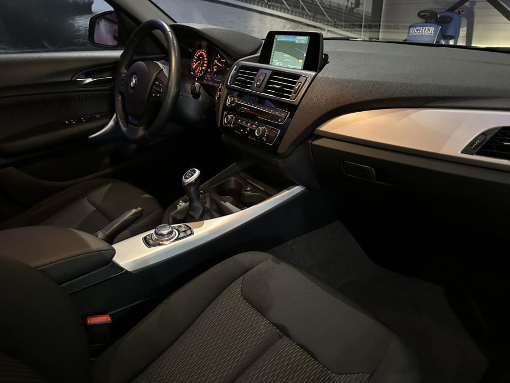BMW 1 Serie 116i executive *pdcv&a*navi*trekhaak*