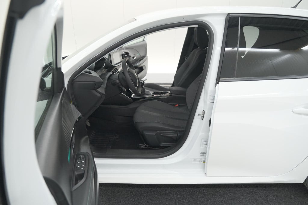 Peugeot 208 puretech 100 allure pack | camera | apple carplay | stoelverwar