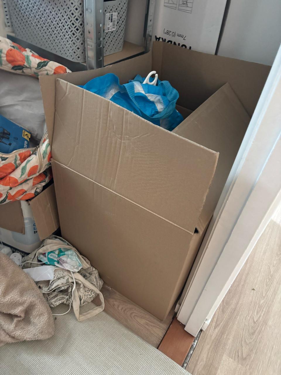 Heel veel kledinghangers 100+