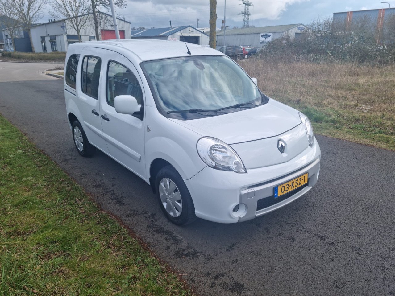 Renault kangoo family1.6i 16v privilege bj 2010 in nieuwstaat