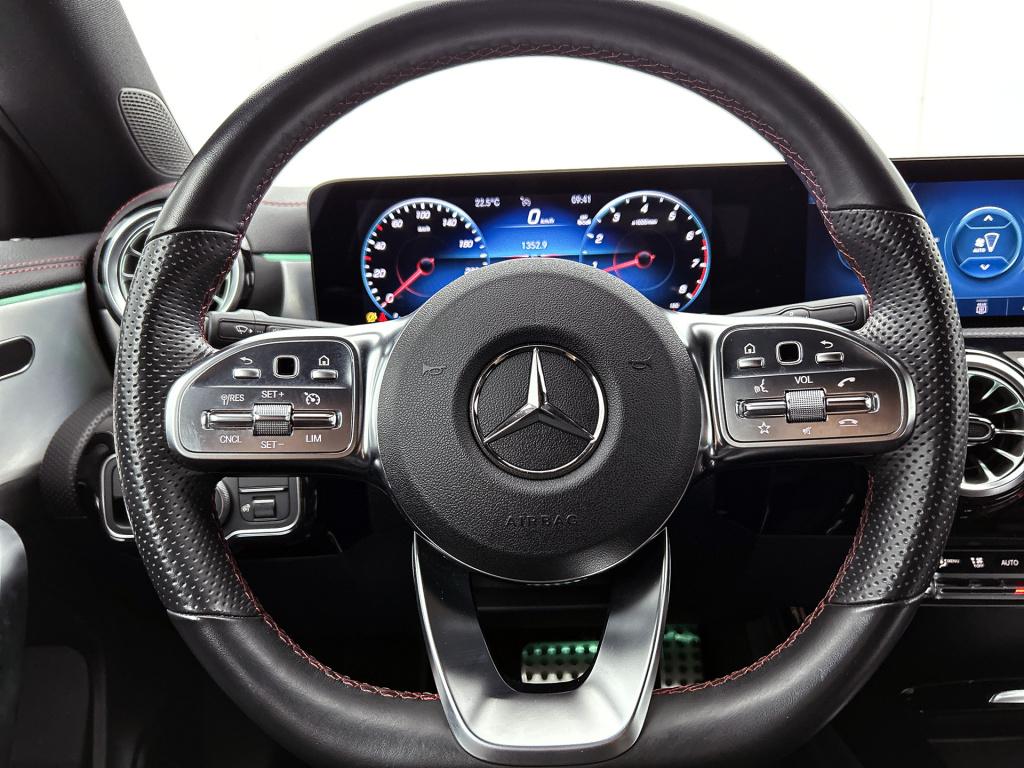 Mercedes-Benz Cla shooting brake 180 amg line | trekhaak | sfeerverlichting