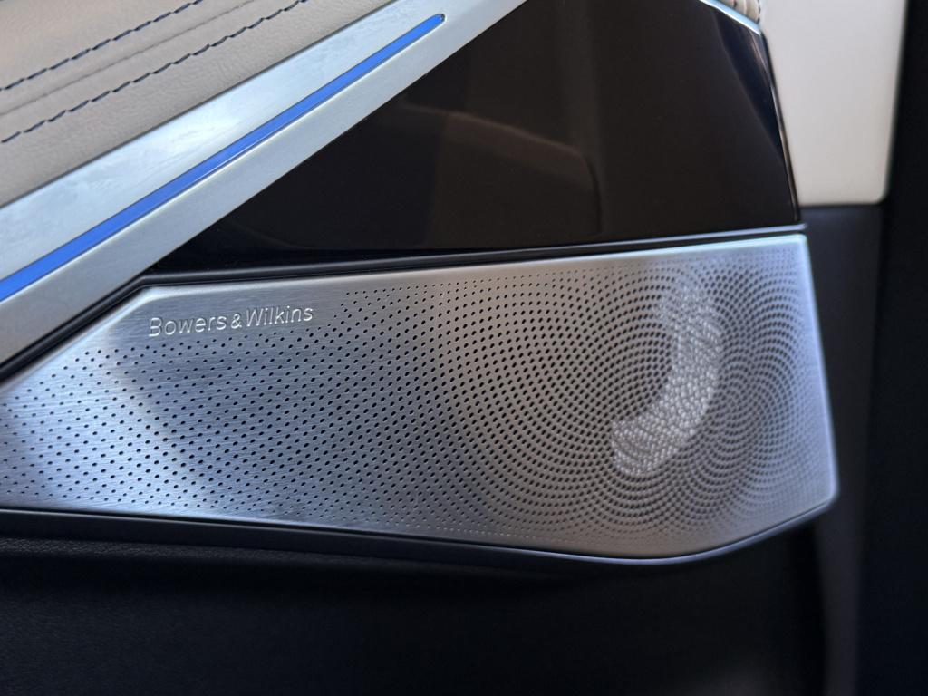 BMW X5 xdrive45e m-sport individual | b&o | sky lounge | luchtvering | mass