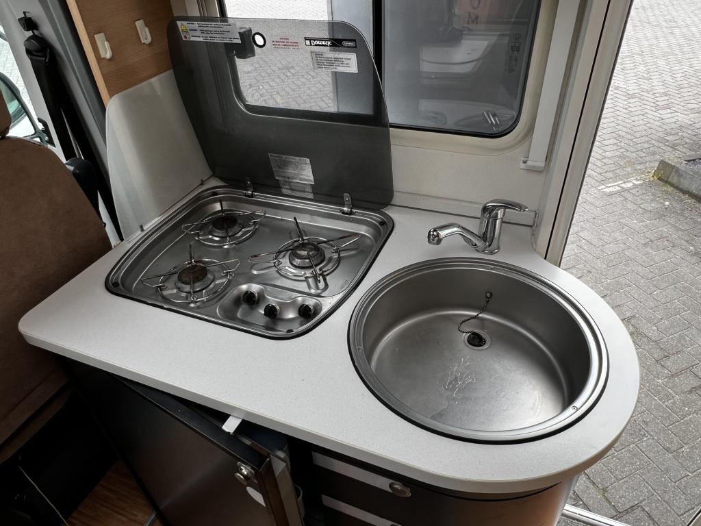 Weinsberg Onbekend r49 x250/2 | camera | groot bed | radio | luifel