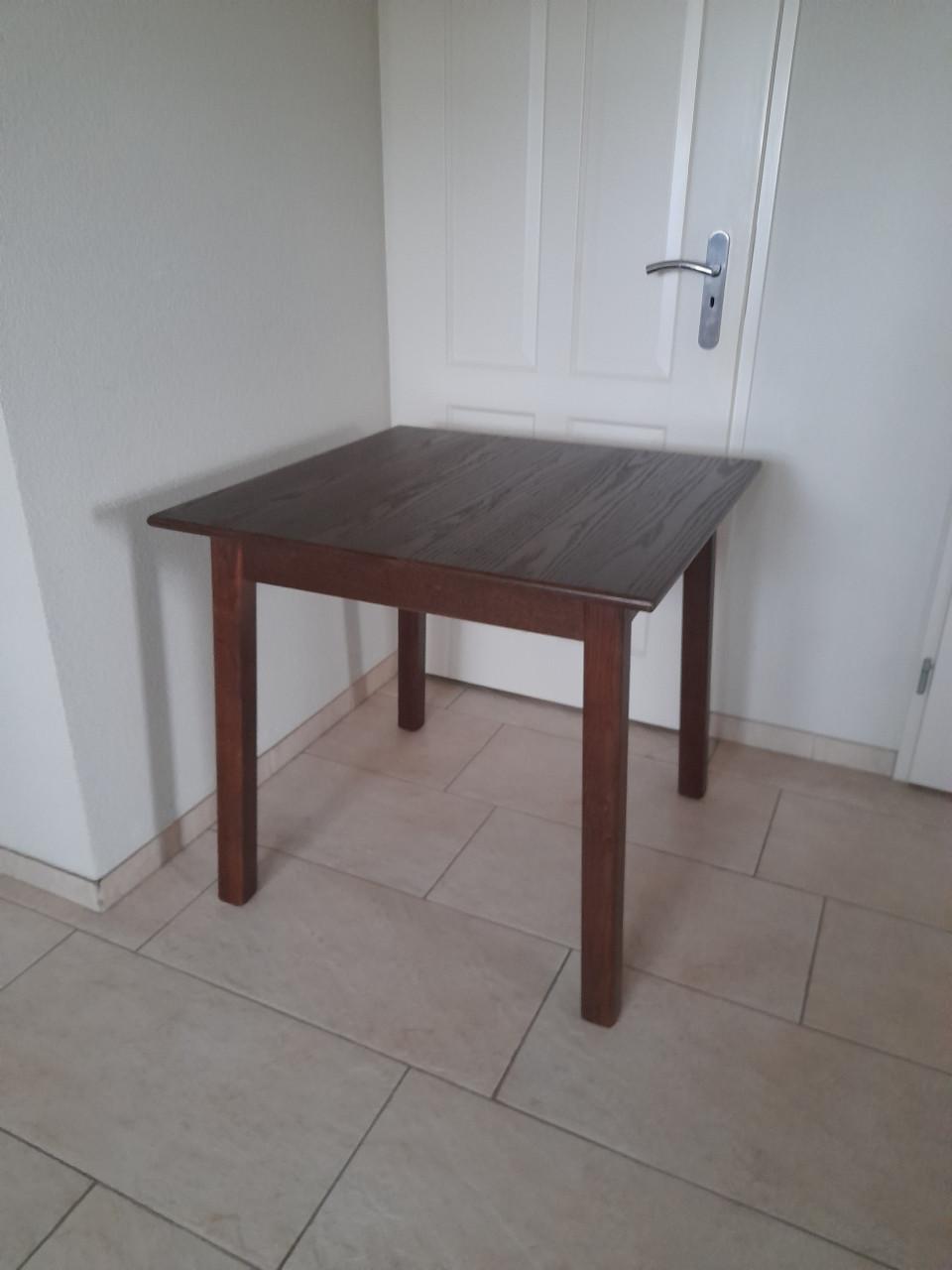 Eiken tafel 80 x 80 x 74H (in goede nette staat )