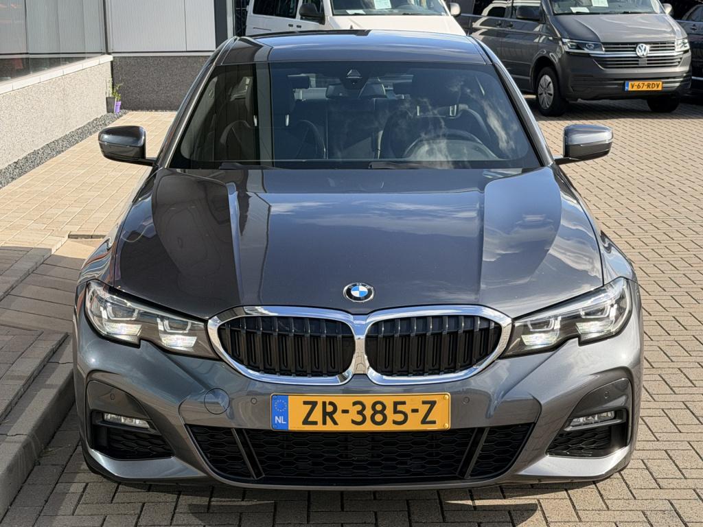 BMW 3-serie 320i m-sport | cruise | m zetels | apple carplay | navi | sfeer
