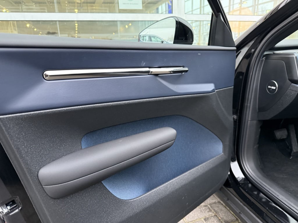 Volvo Ex30 nieuwprijs € 47.071 | extended range plus 20" inch climate"