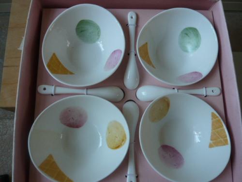 NIEUWE DOOS MET DESSERT SCHAALTJES MET LEPELS