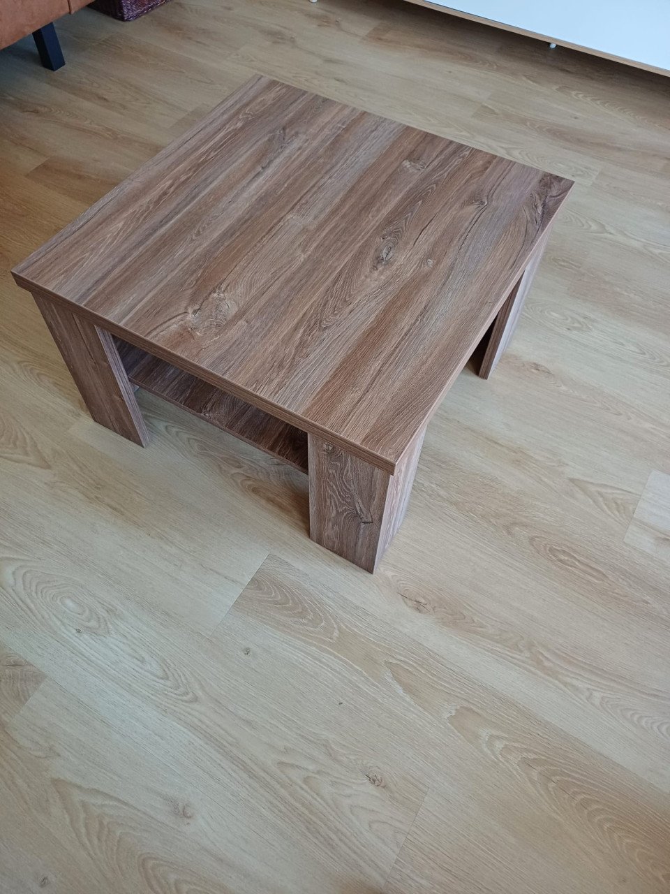 Leuke gave vierkante bijzet/ hoektafel