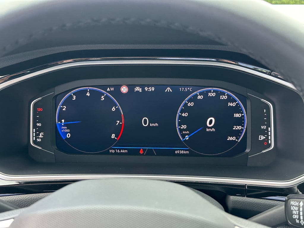 Volkswagen T-roc 1.5 tsi 150pk r-line | navi | camera | ergo stoel | alcant