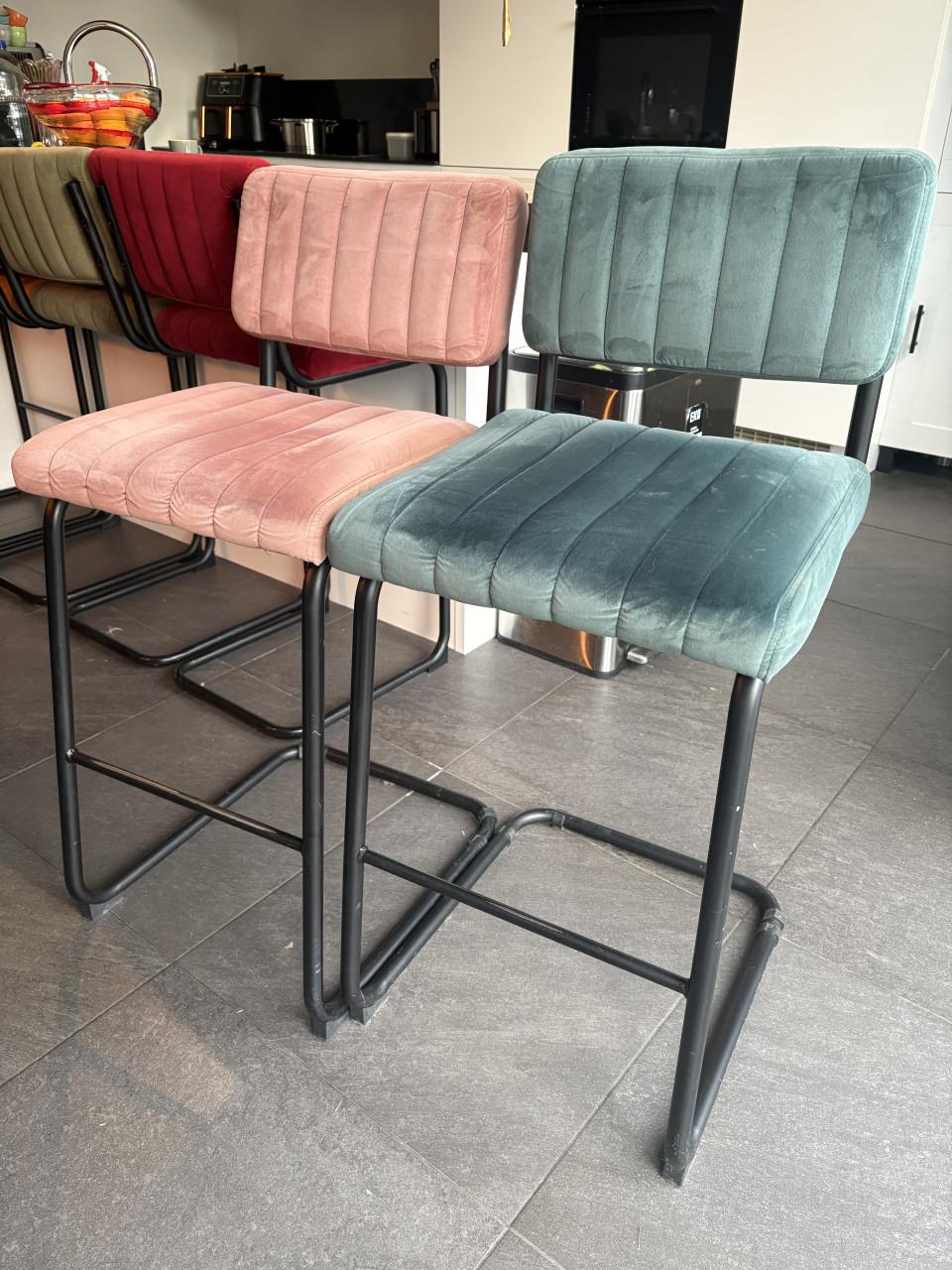 Barkruk roze en turquoise