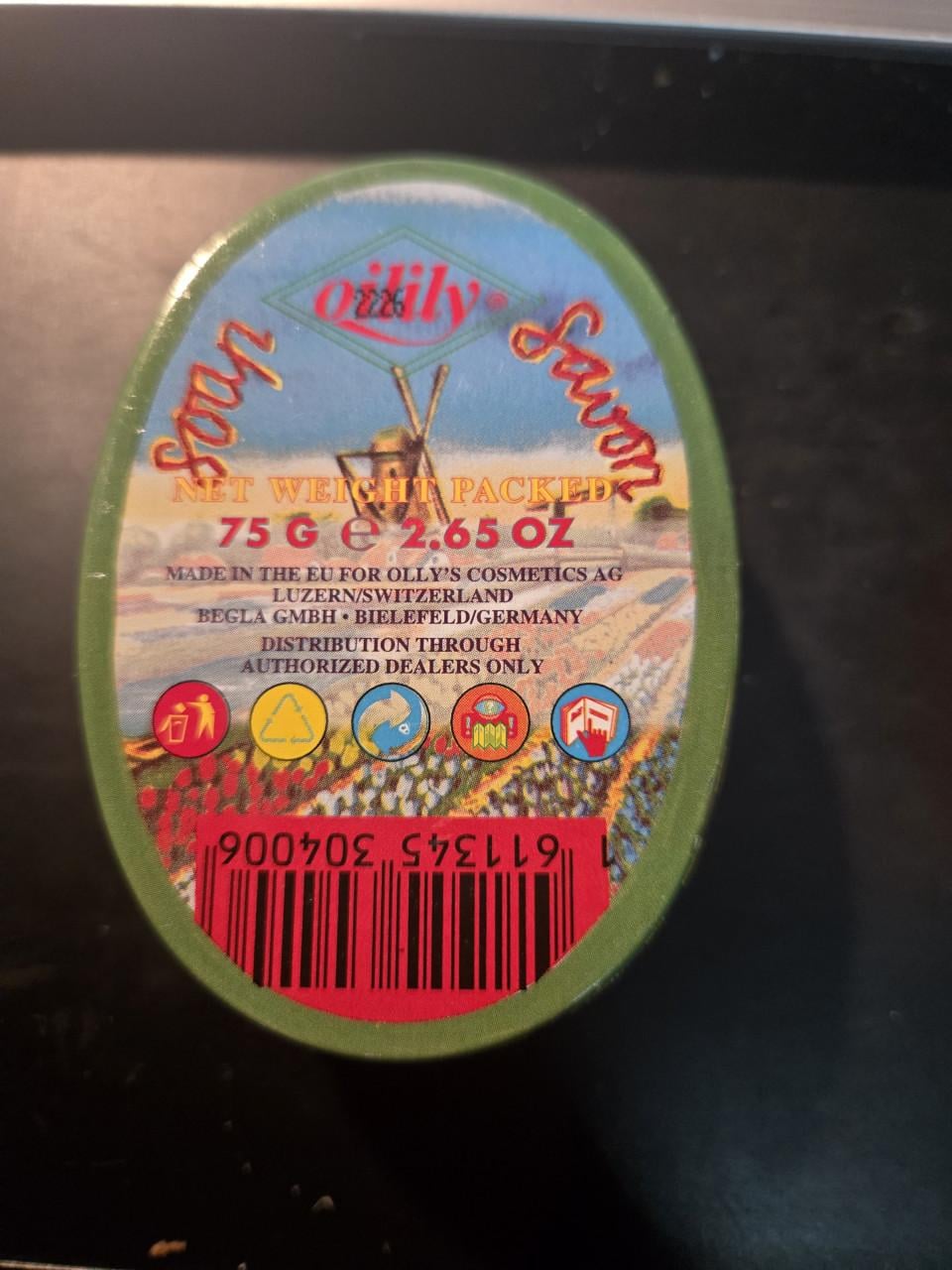 Twee kleurrijke blikken van het merk Oilily