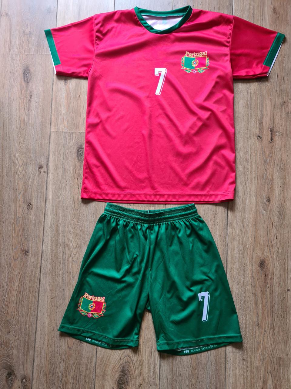 Compleet setje : Shirt en broek Cristiano Ronaldo nr 7Mt 158