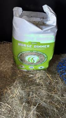 Jopack horse dinner
