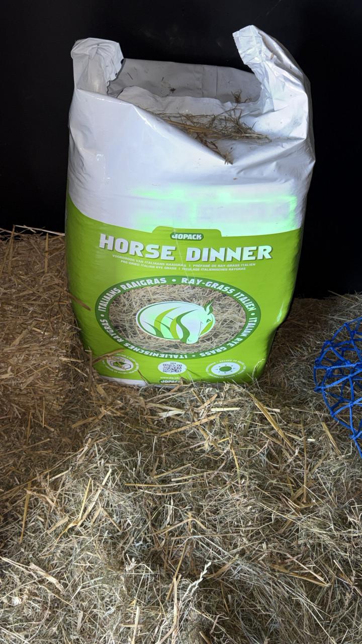 Jopack horse dinner