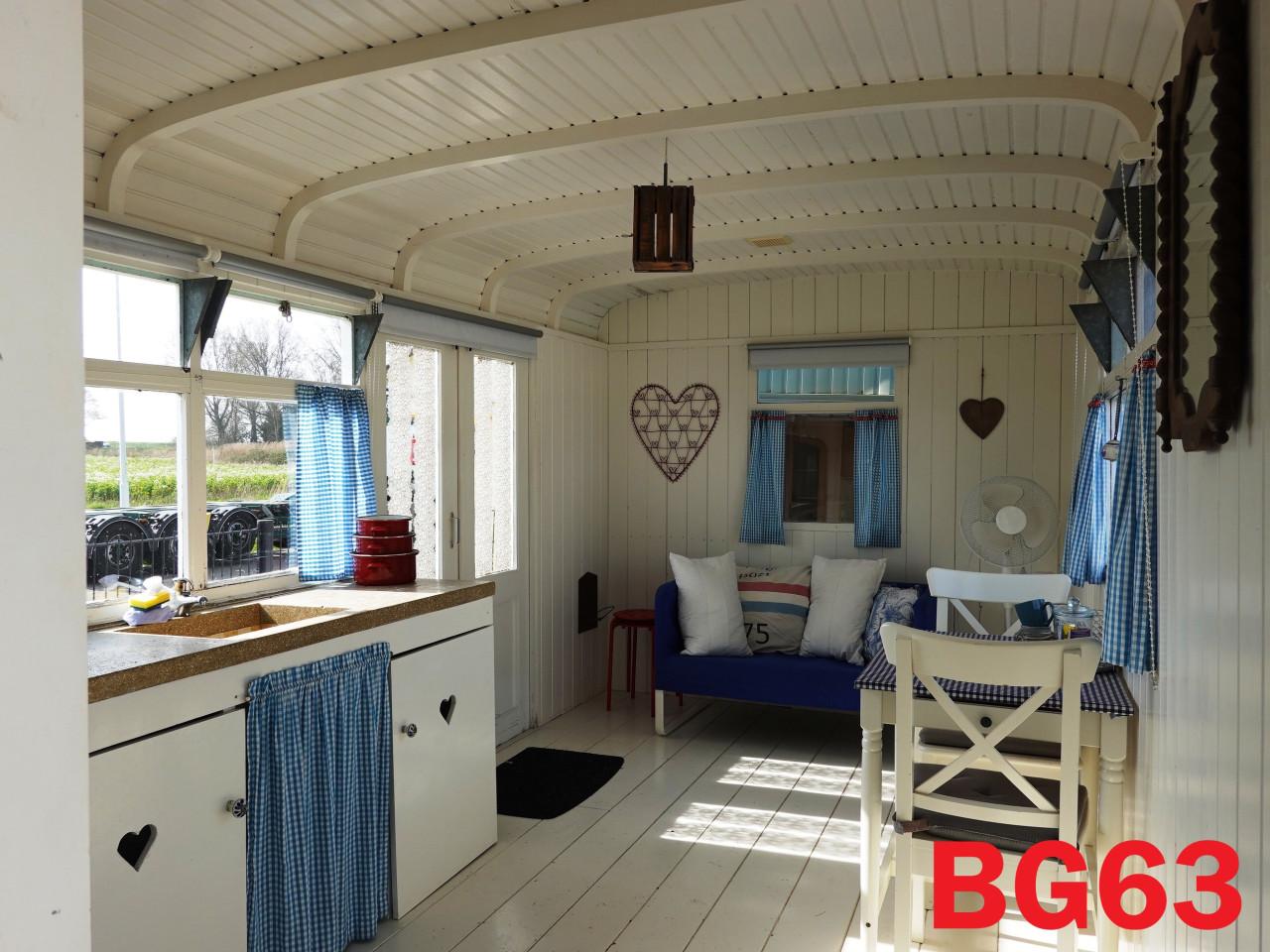 Leuke pipowagen te koop met retro interieur voor verhuur of B&B