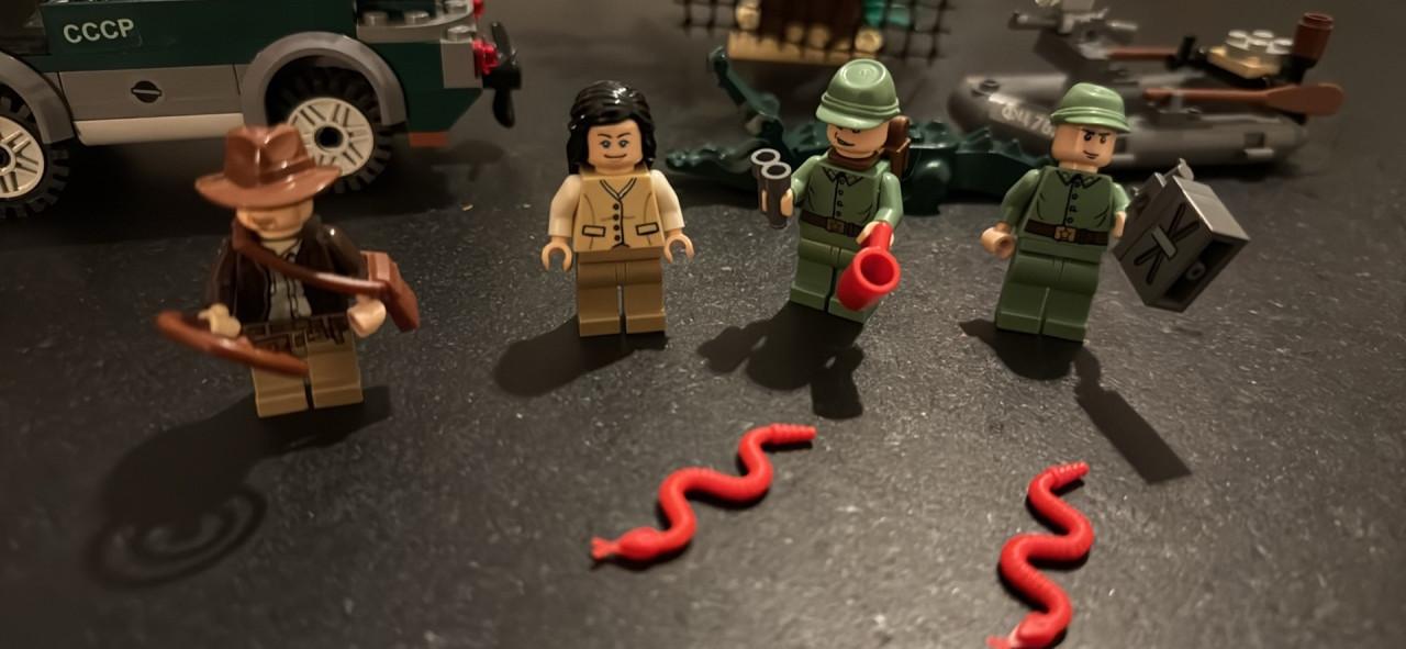 Lego Indiana Jones Jungle Duel set 7625.
