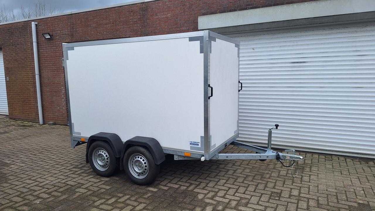 Nieuwstaat! Gesloten aanhangwagen.