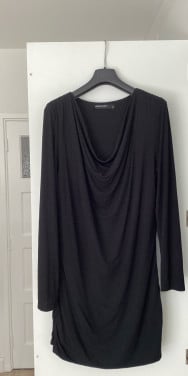 Mooi zwart jurkje met mooie hals zgan maat xl stretch