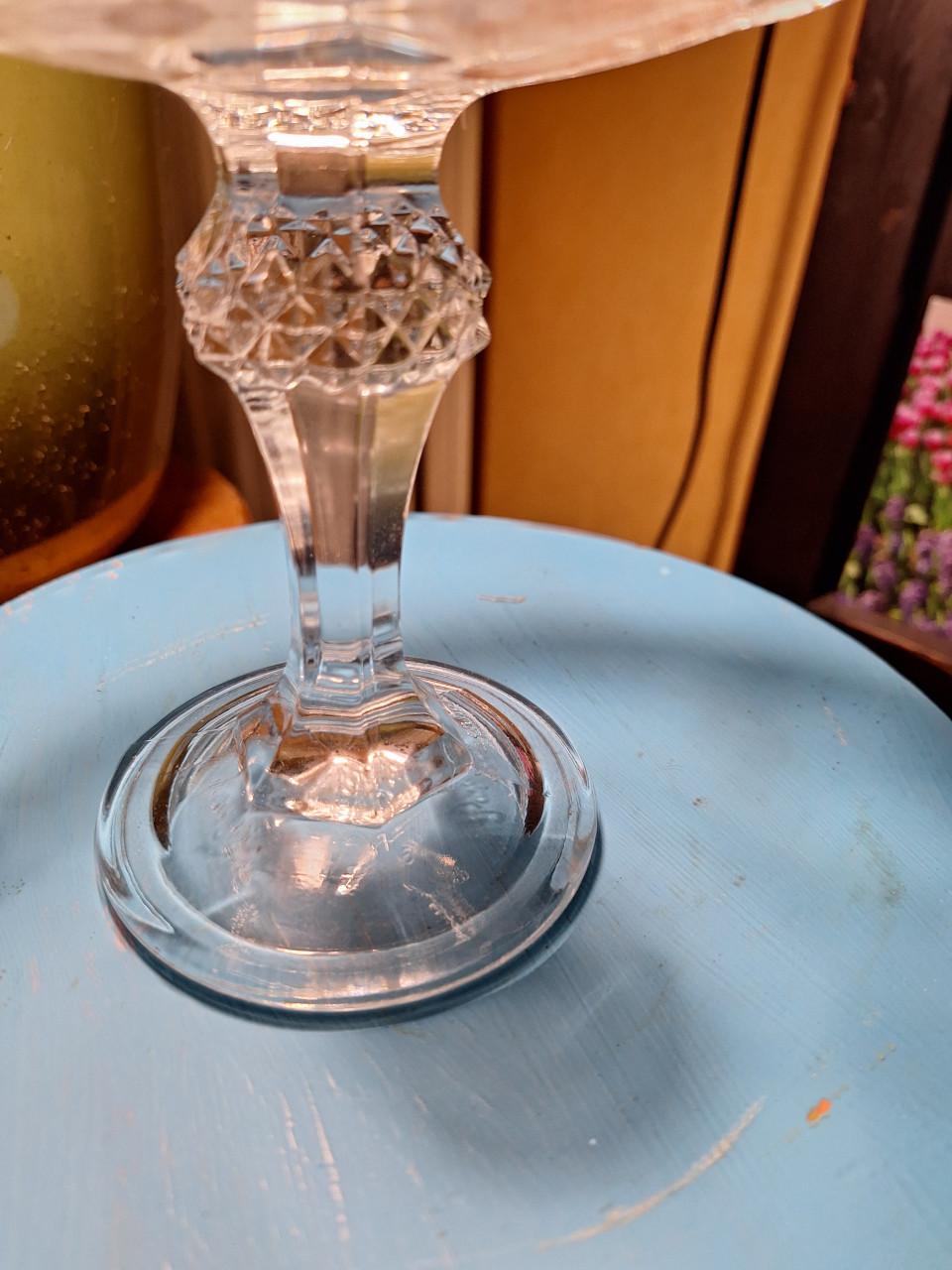 Decoratieve schaal op voet