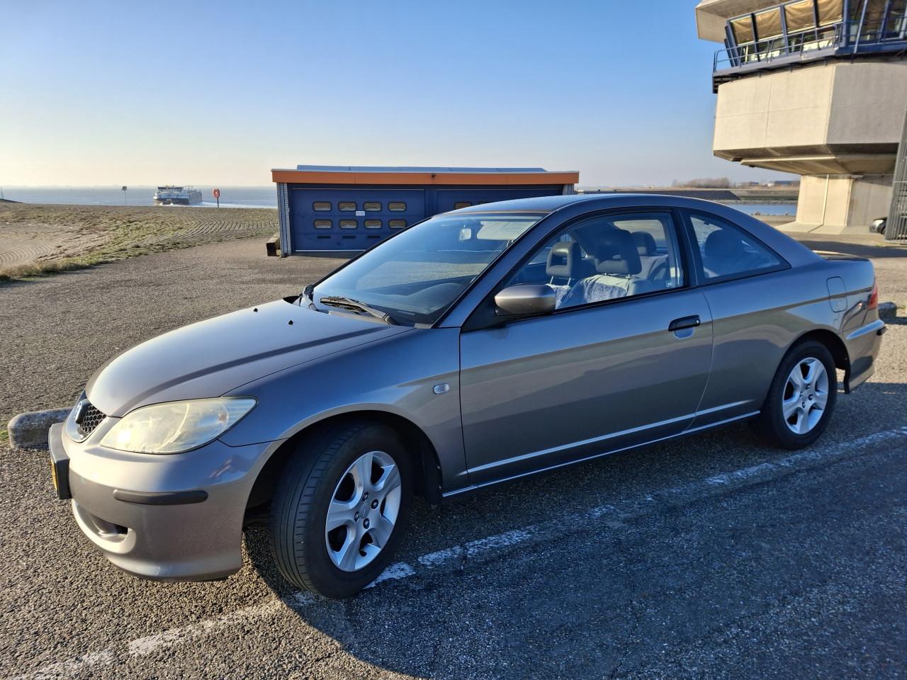 Civic Coupe 1.7 in zeer goede staat en zeer goed onderhouden