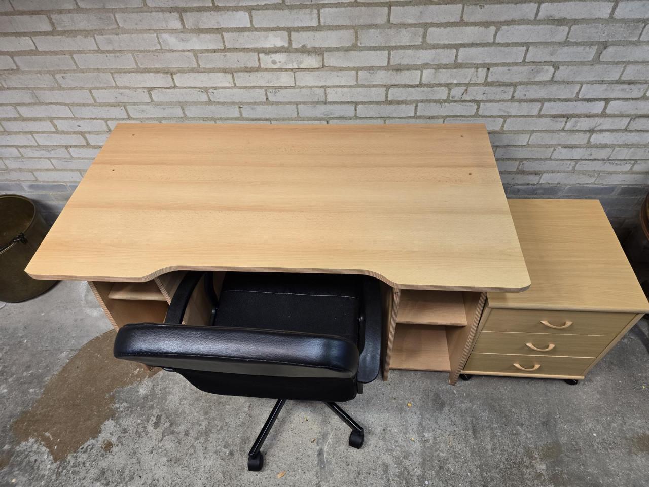 Bureau + Stoel + Opbergkastje met lades