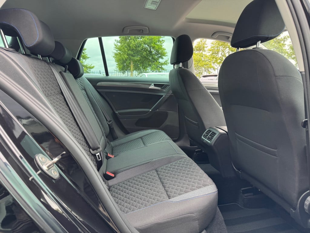 Volkswagen Golf 1.0 tsi highline * panoramadak * stoelverwarming * clima