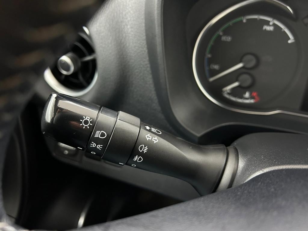 Toyota Yaris occasion 1.5 hybrid dynamic | wit | tweedehands toyota yaris |