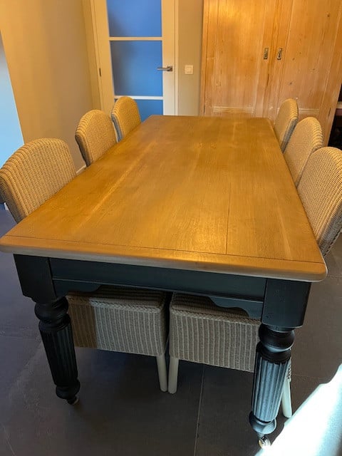 Mooie grote eikenhouten eettafel + 6 stoelen