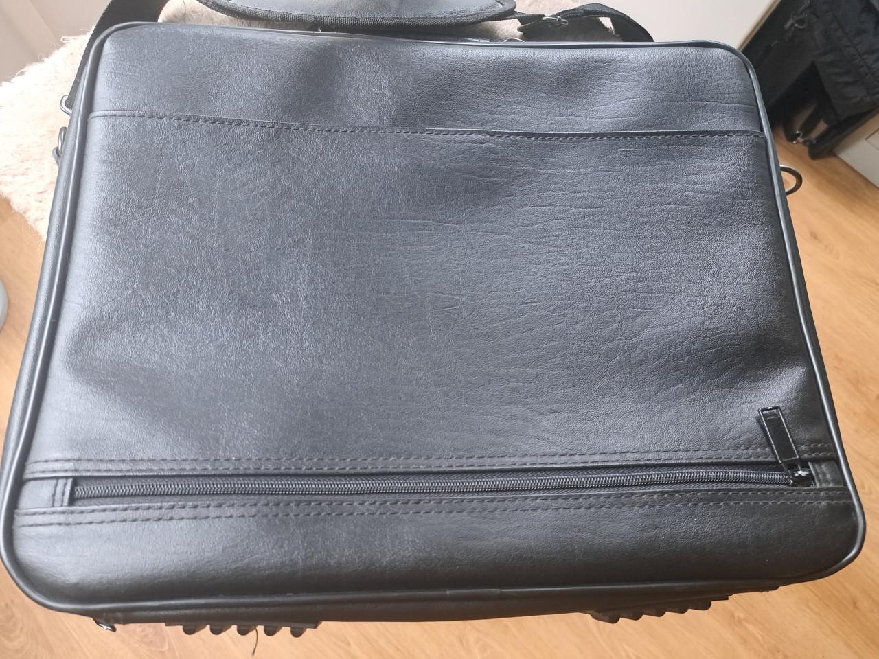 Trust BG-3550p 15,4-inch notebookdraagtas zwart