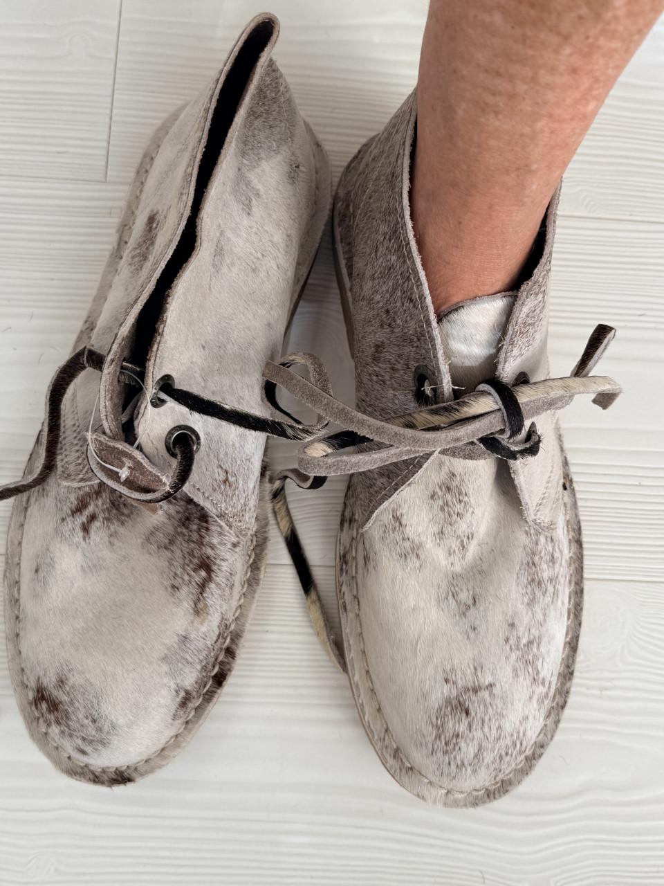 Nieuwe heren schoenen half hoog.