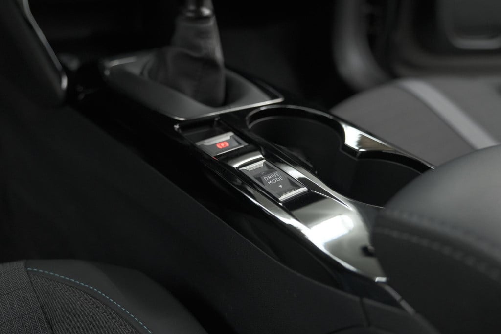 Peugeot 208 puretech 100 allure pack | camera | apple carplay | stoelverwar