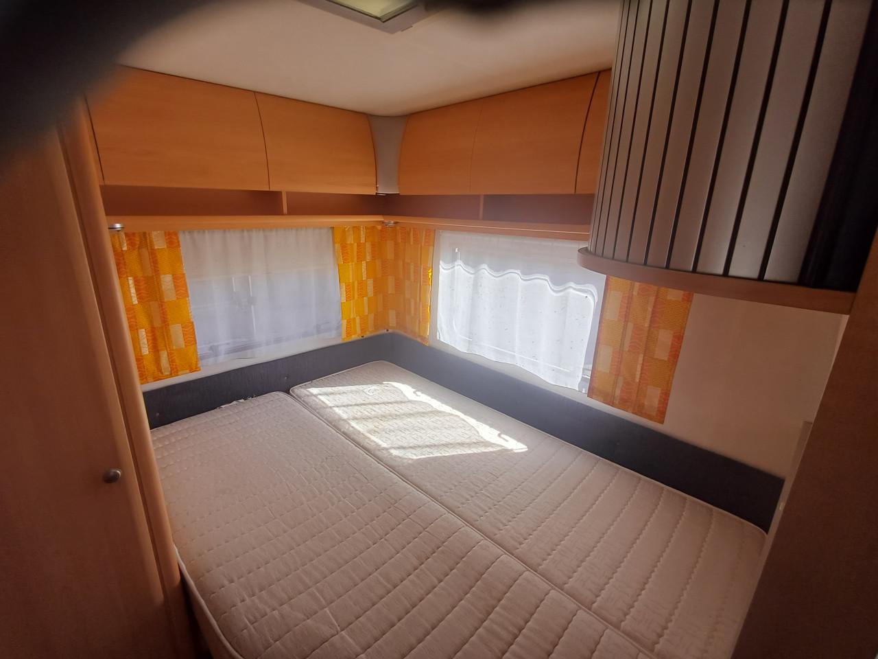 Home Car Caravan Met mover en voortent