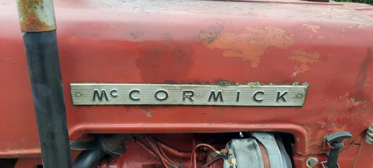 Mc Cormick D326 tractor