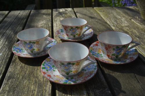 Prachtig kinder/poppenserviesje porselein