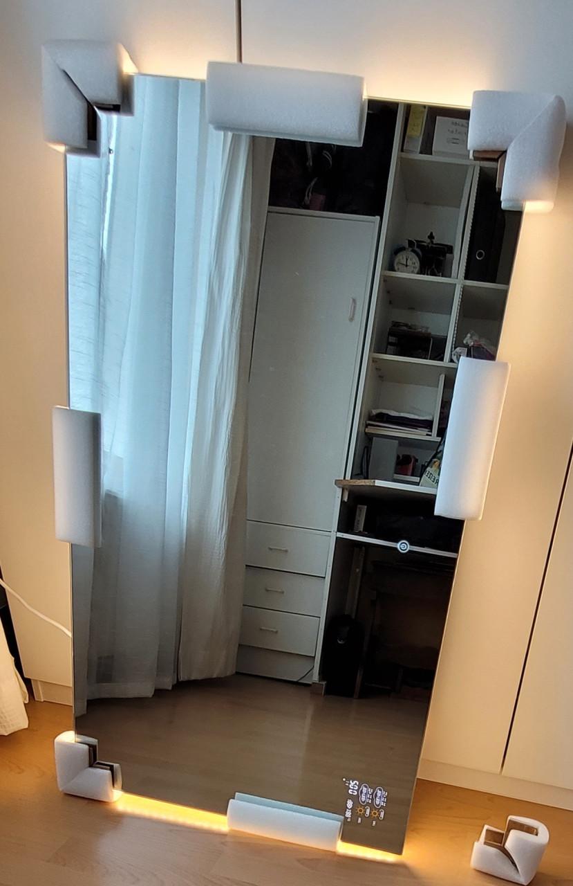 Badkamerspiegel Smart Mirror 100 x 60 met verwarming en verlichting €45