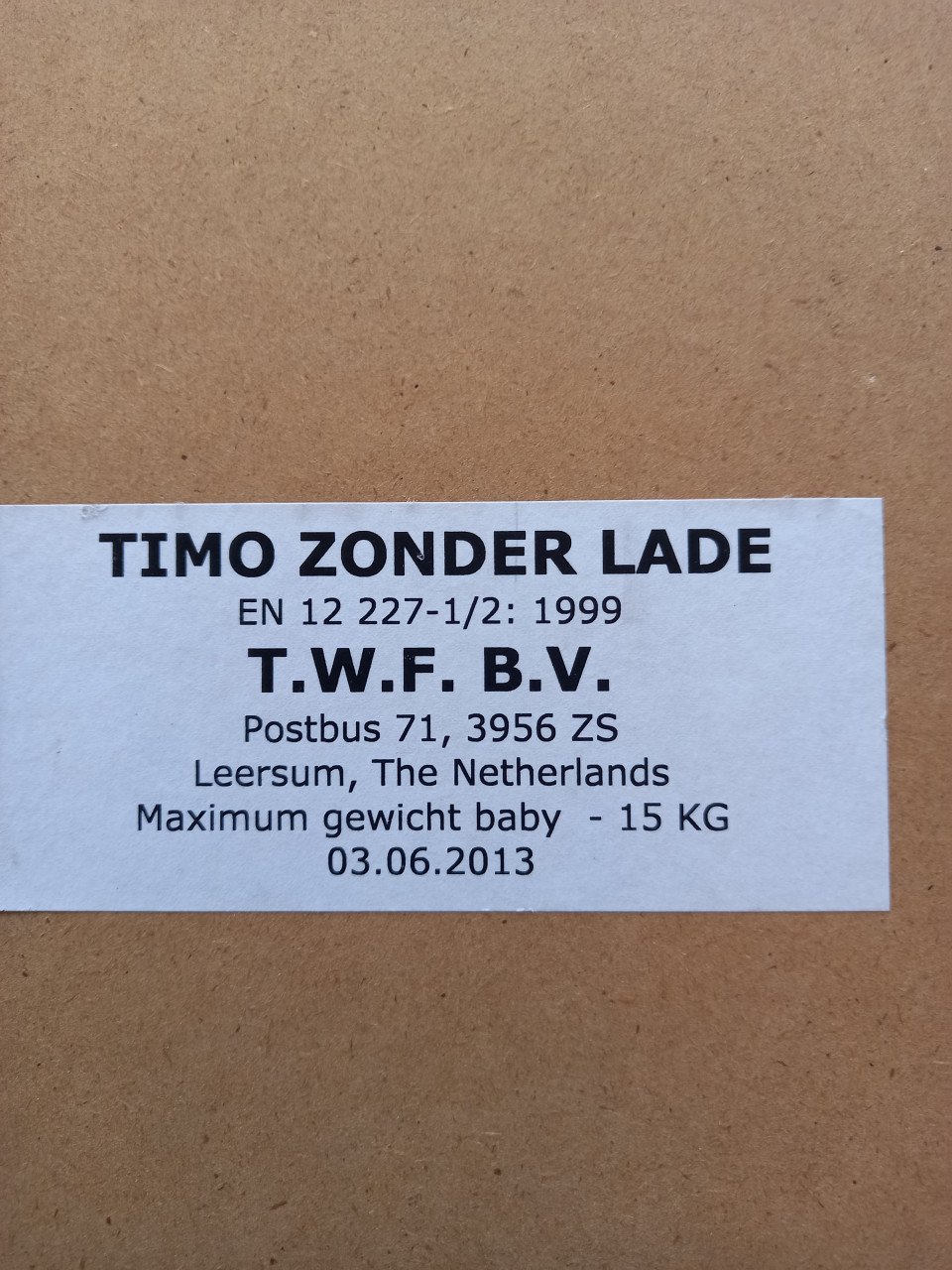 Box van merk Timo zonder lade met 2 boxkleden