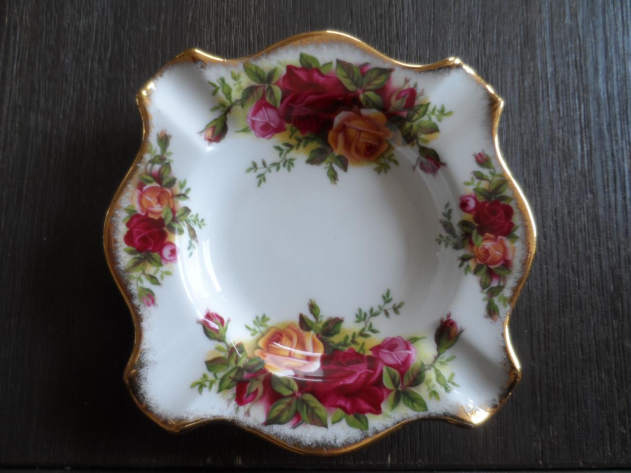 ROYAL ALBERT  Old Country Roses